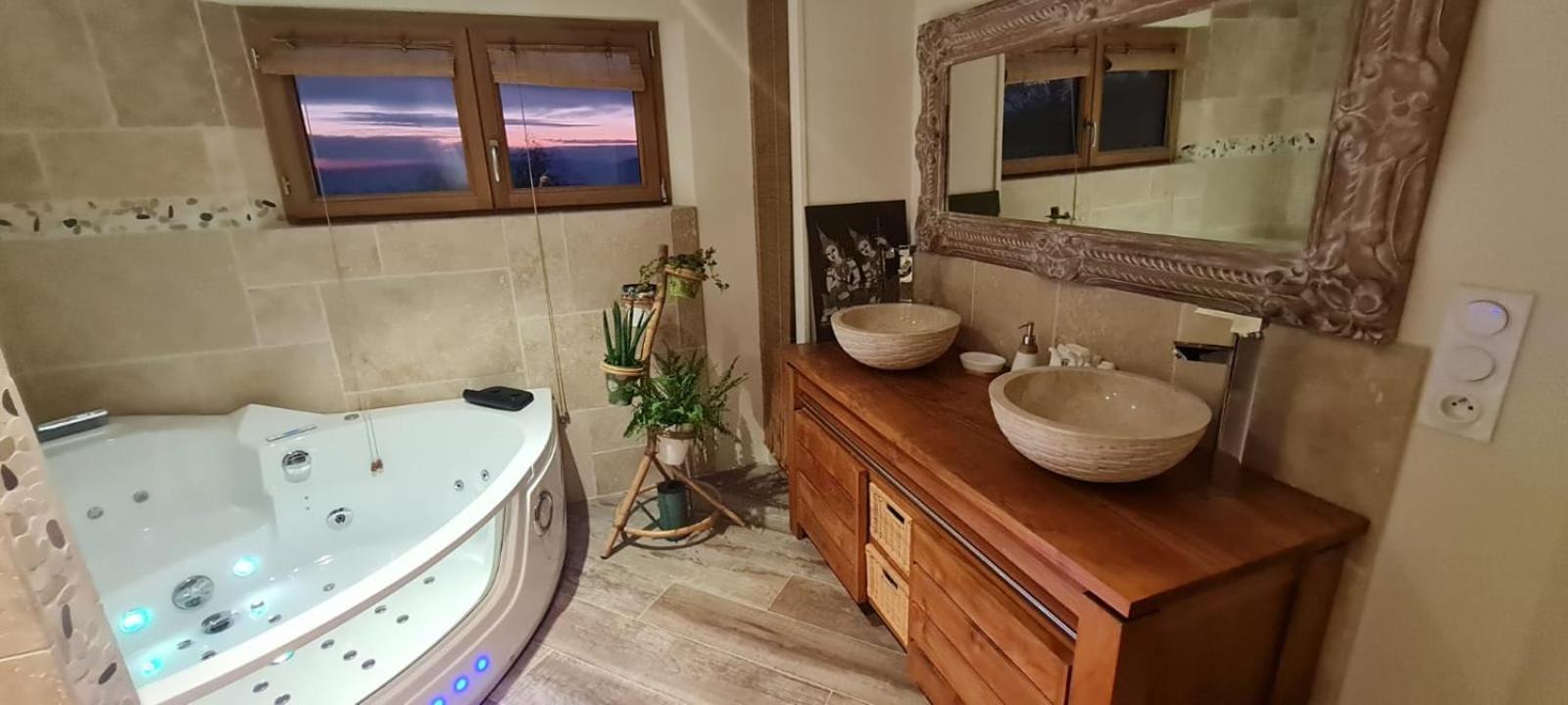Un Parfum De Thailande, Ressourcement Et Massages Curemonte Экстерьер фото